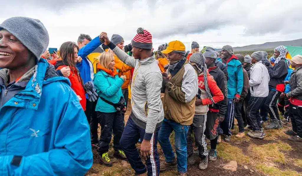iStock 1217226076 负责任的乞力马扎罗山徒步旅行