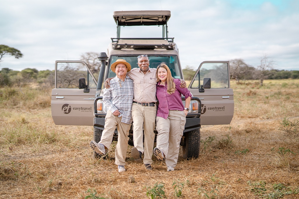 Happy Couple Tourist Safari Guide Easy Travel Tanzania