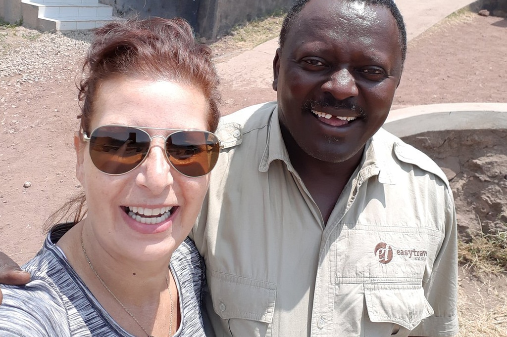 游客自拍珠穆朗玛峰 Mboya Easy Travel Tanzania