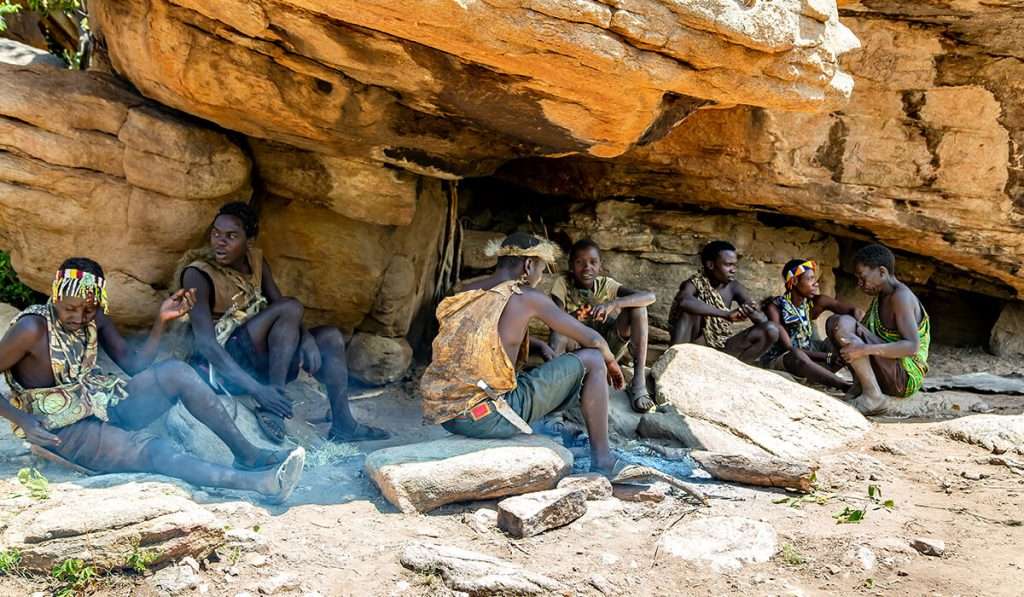 Tanzania - shutterstock 1722191413 - ultimi cacciatori-raccoglitori della tanzania: la tribù hadzabe del lago eyasi
