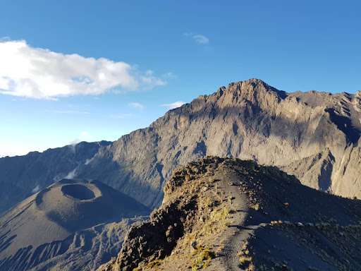 Mount meru-vandringar - utsikt över berget meru - lätt resa tanzania