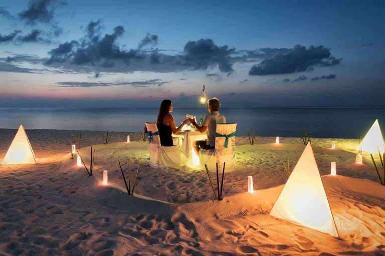 cena romantica en la playa