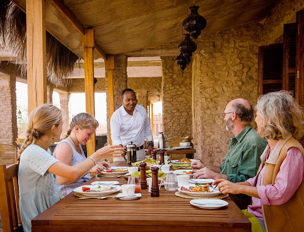 Cenar en ziwani lodge - lago eyasi - alojamiento - tanzania