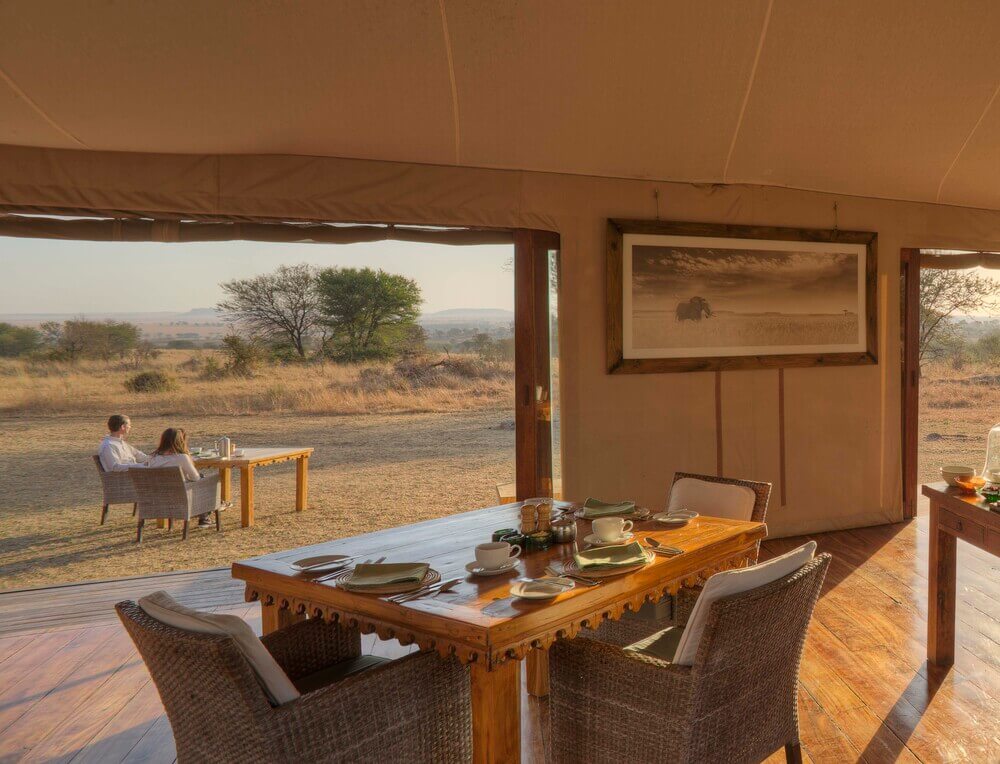 Dineren in Sayari Camp Asilia Africa - accommodatie in Serengeti - easy travel Tanzania