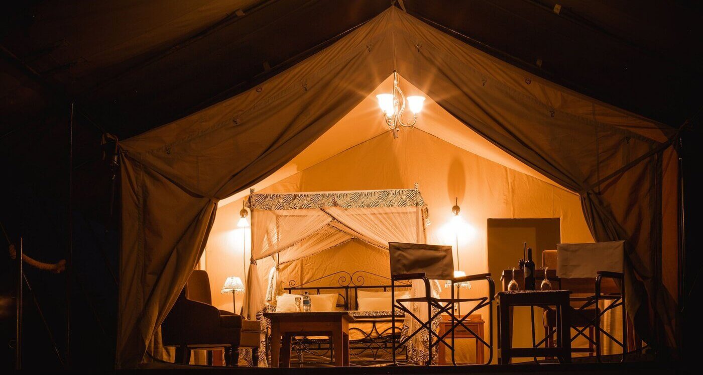 <a href="https://www. Easytravel. Co. Tz/accommodation/serengeti-river-camp/">campamento del río serengeti </a>