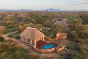 Veduta aerea del campo tendato di lusso Mabata Makali.jpg Veduta aerea del campo tendato di lusso Mabata Makali.jpg