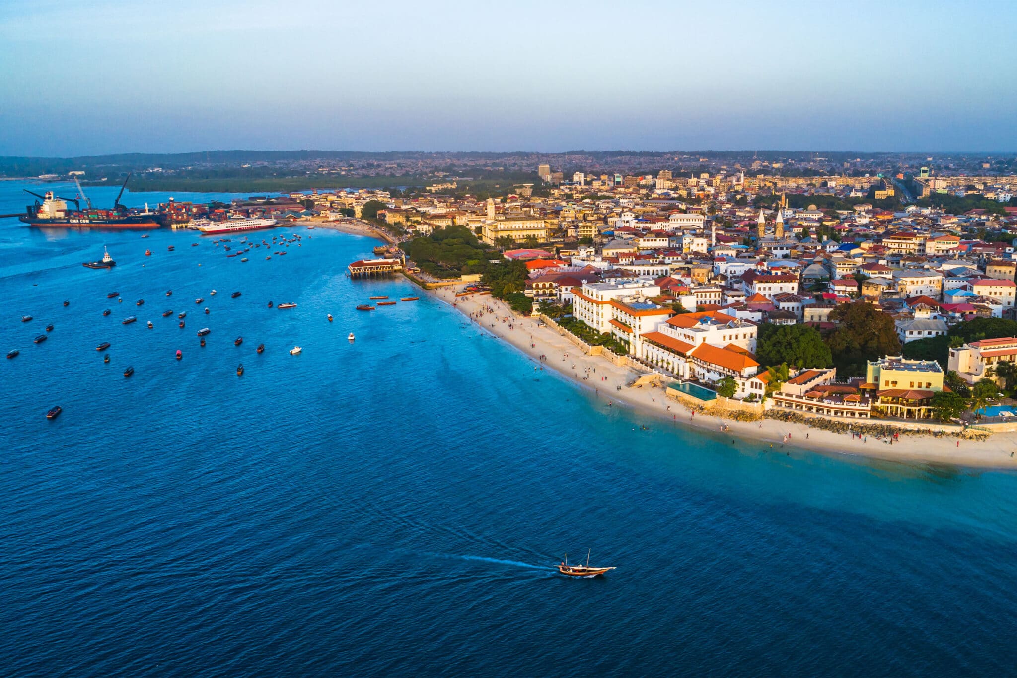 Вид с воздуха на Каменный город, Занзибар, Танзания