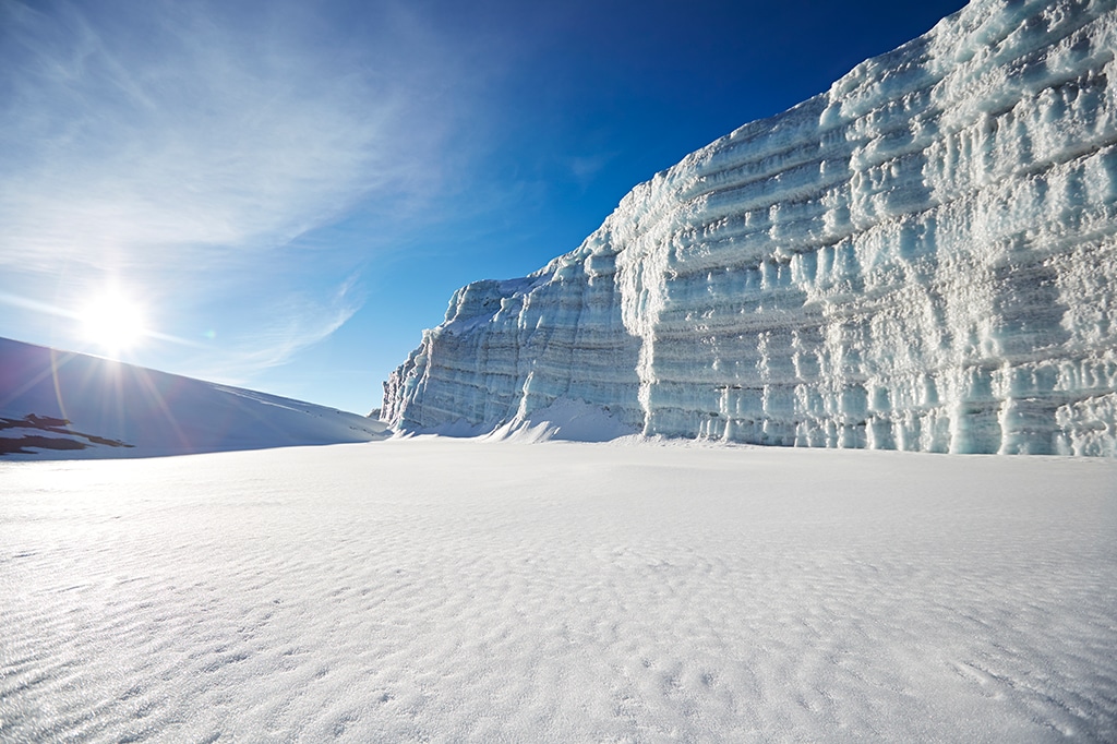 Frozen glaciers on uhuru peak of mount kilimanjaro, tanzania