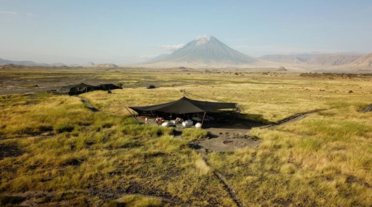 Campamento del lago Natrón en el lago Natrón