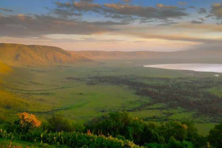 Vista paranómica del cráter ngorongoro en tanzania