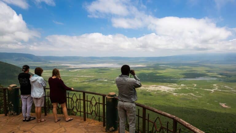 Vista panoramica dal punto di vista del cratere a Ngorongoro
