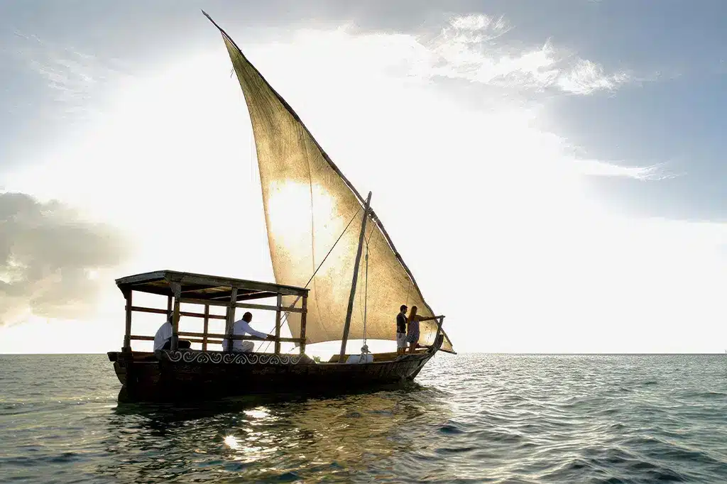 Crucero en dhow al atardecer en Zanzíbar, Tanzania.jpg Crucero en dhow al atardecer en Zanzíbar, Tanzania.jpg
