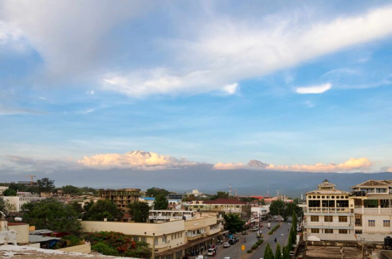 vista del monte Kilimanjaro dalla città di Moshi