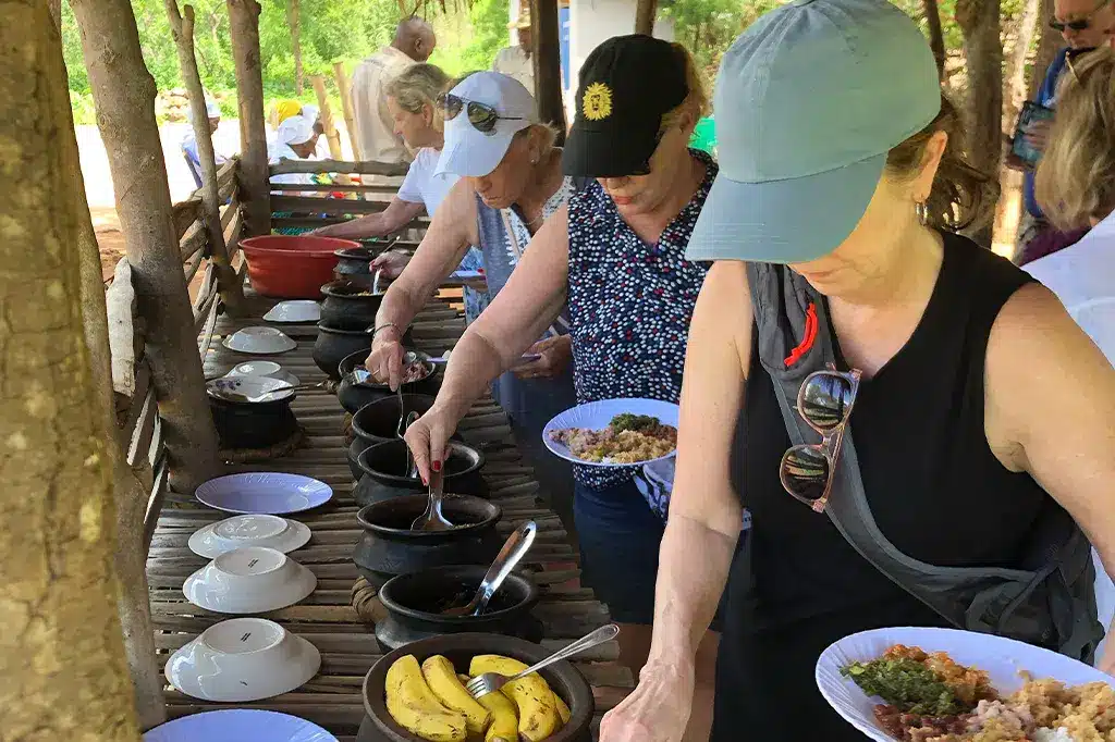 Lokales Mittagessen Jozani Chwaka Sansibar Tansania.jpg Lokales Mittagessen Jozani Chwaka Sansibar Tansania.jpg