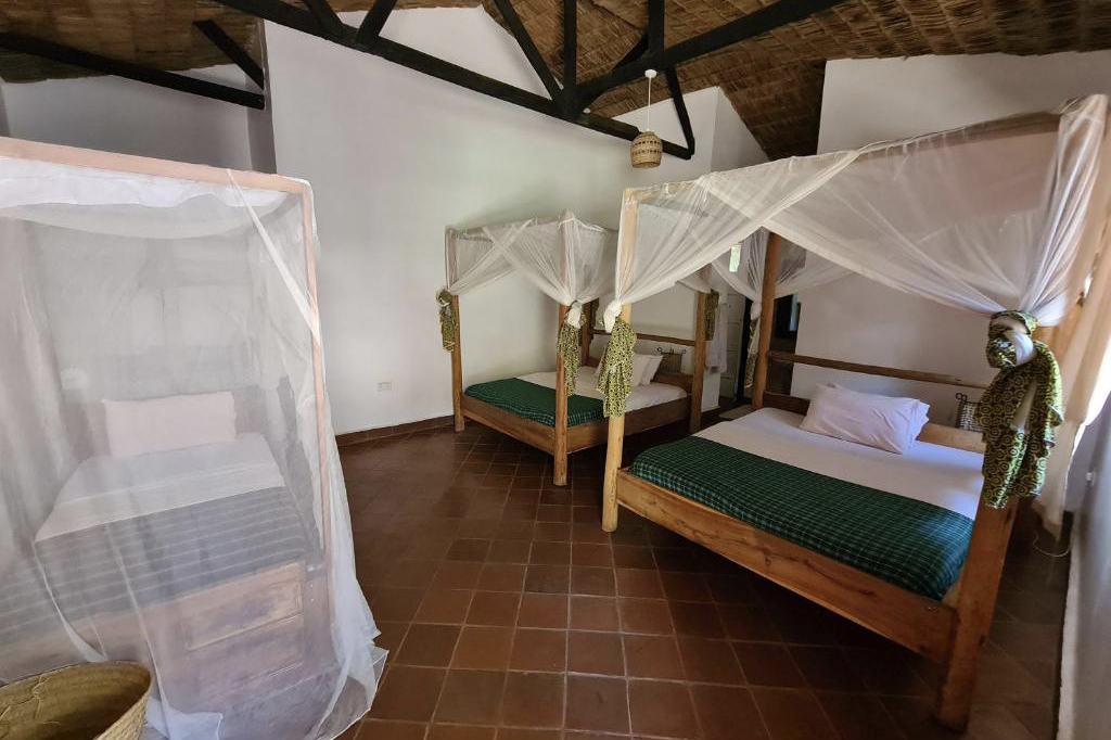 Zimmer der Honey Badger Lodge, Tansania