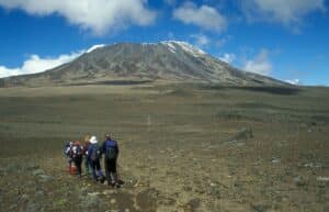 klimmers wandelen op de kilimanjaro