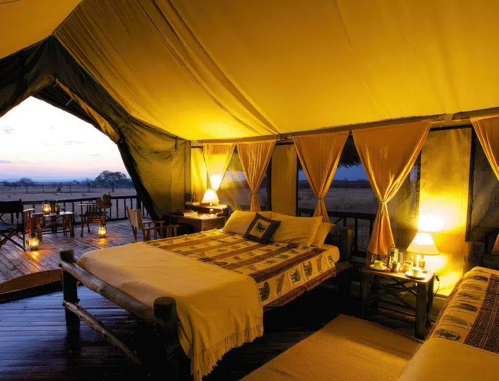 Luxe safaritentinterieur bij Stanley's Kopje in Tanzania, met comfortabele bedden, sfeervolle verlichting en een schilderachtig uitzicht op de omgeving...