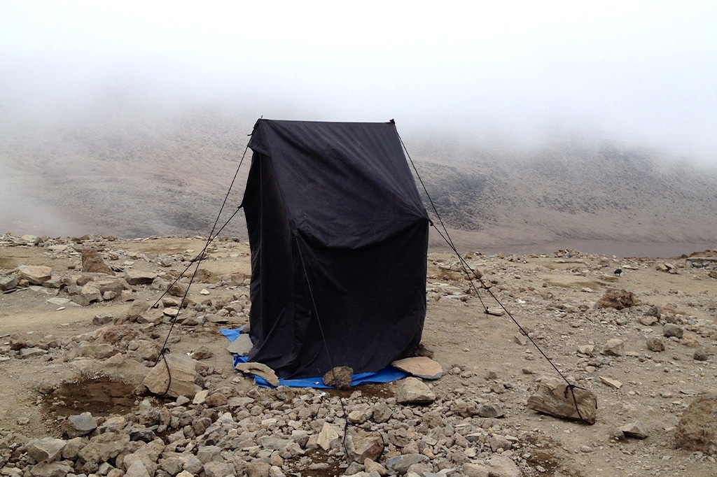 Privétoilet op de camping op de Kilimanjaro in Tanzania