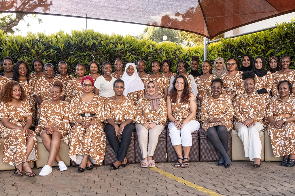 轻松旅行女性 轻松旅行坦桑尼亚 轻松旅行的女性 - 坦桑尼亚轻松旅行