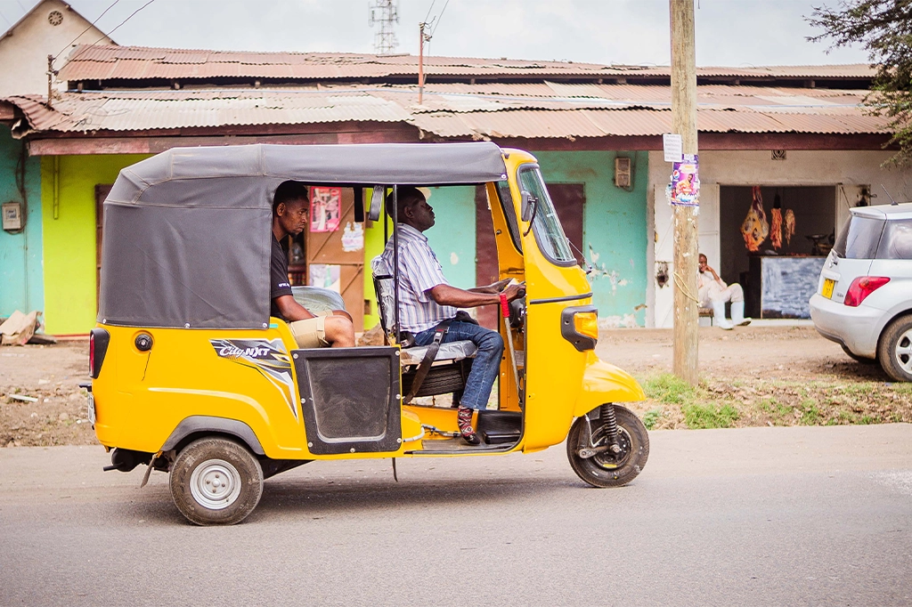 Emmanuel Benjamin 嘟嘟车项目受益残疾人 轻松旅行坦桑尼亚 坦桑尼亚嘟嘟车项目(Easy Travel Tanzania)的残疾受益者伊曼纽尔·本杰明